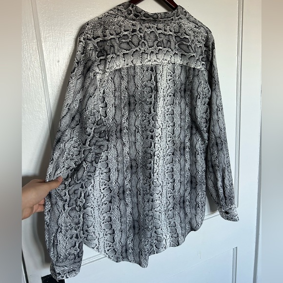 Tracy Moore Snake Print Blouse - Picture 3 of 15
